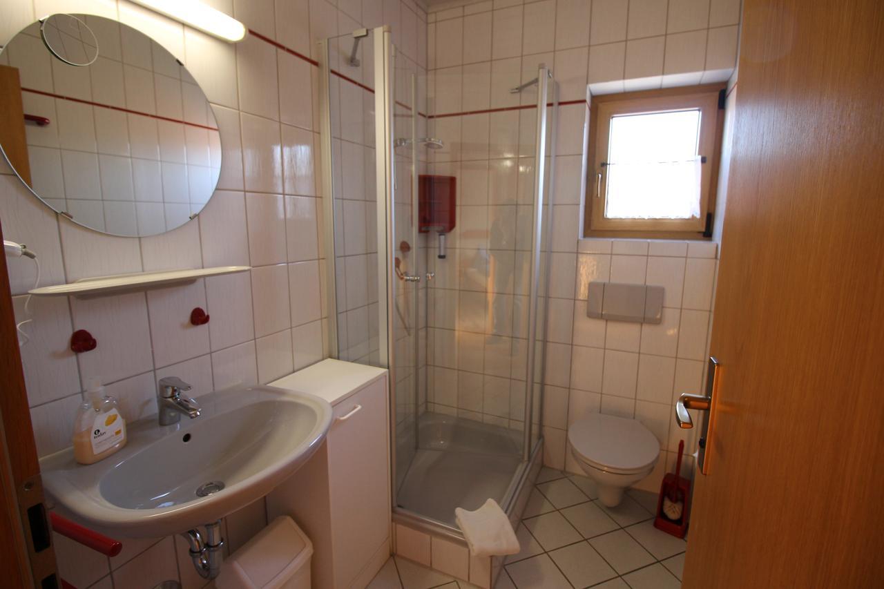 Gasthaus Und Ferienwohnungen Zum Engel Waldbrunn  Habitación foto